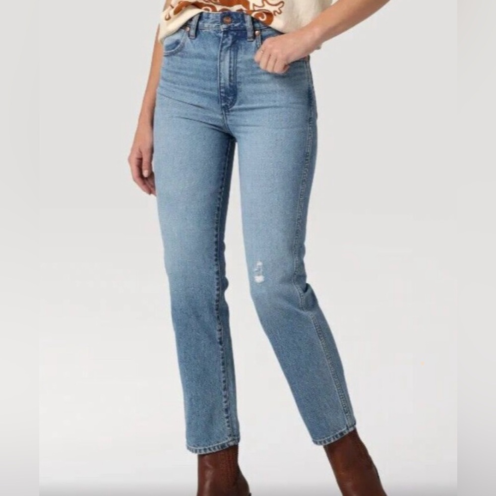 WRANGLER Wild West High Rise Straight jeans
Size 24 x 28